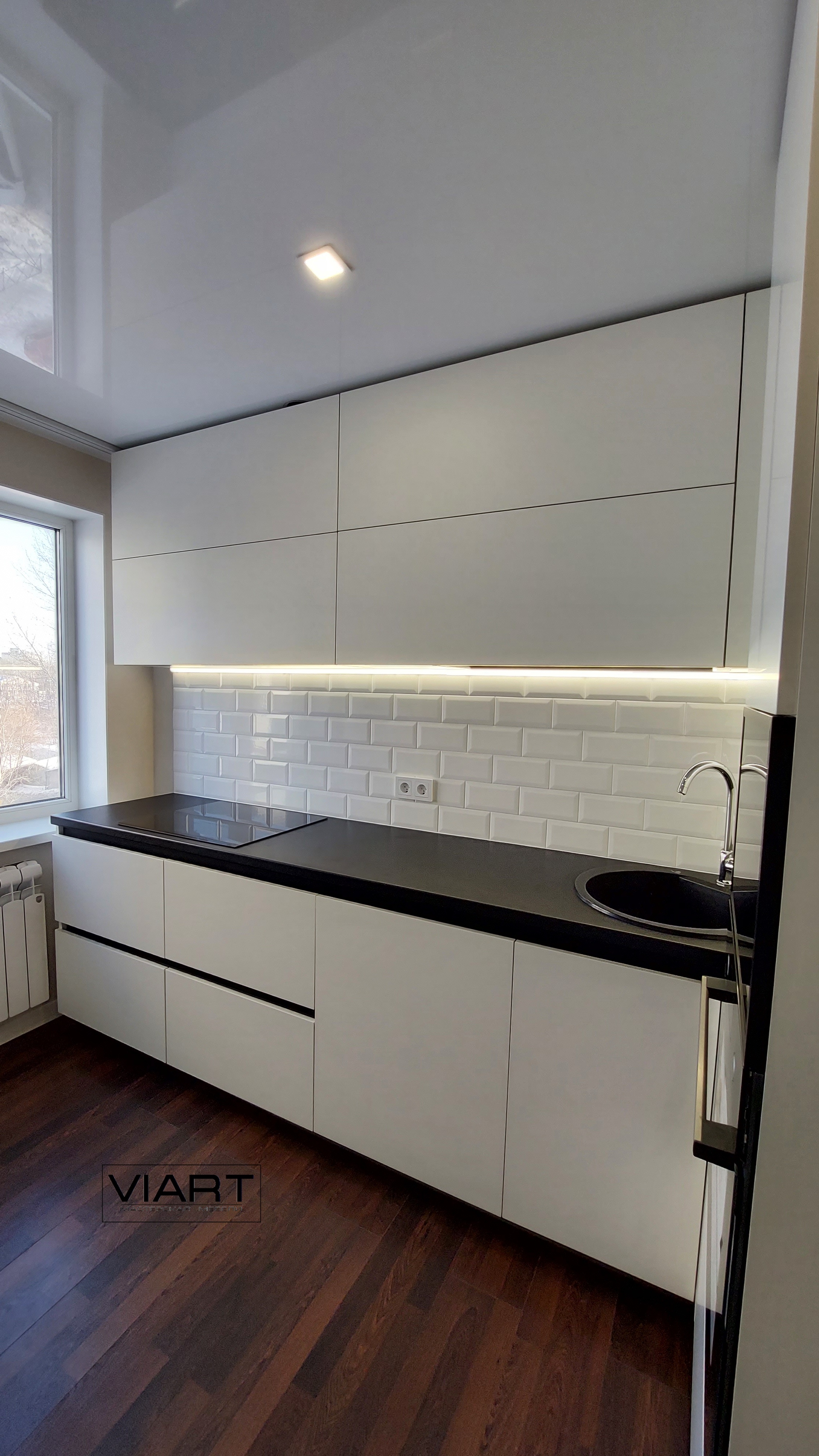 Белая матовая кухня в стиле модерн фото